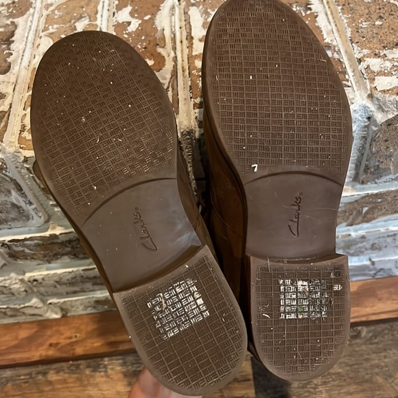 Clarks distressed leather booties - Picture 7 of 7